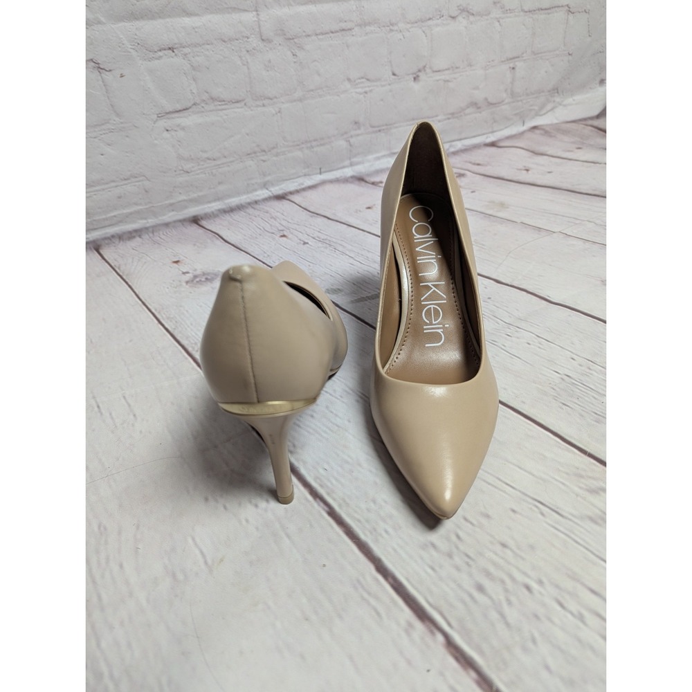 Calvin Klein Size 9.5 Leather Pointed Toe Pumps Gold Accent Heels Nude Gayle EUC